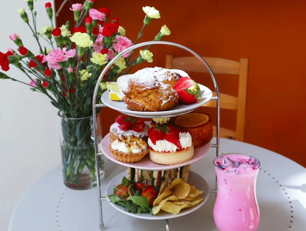 Summer afternoon tea at Yaylo